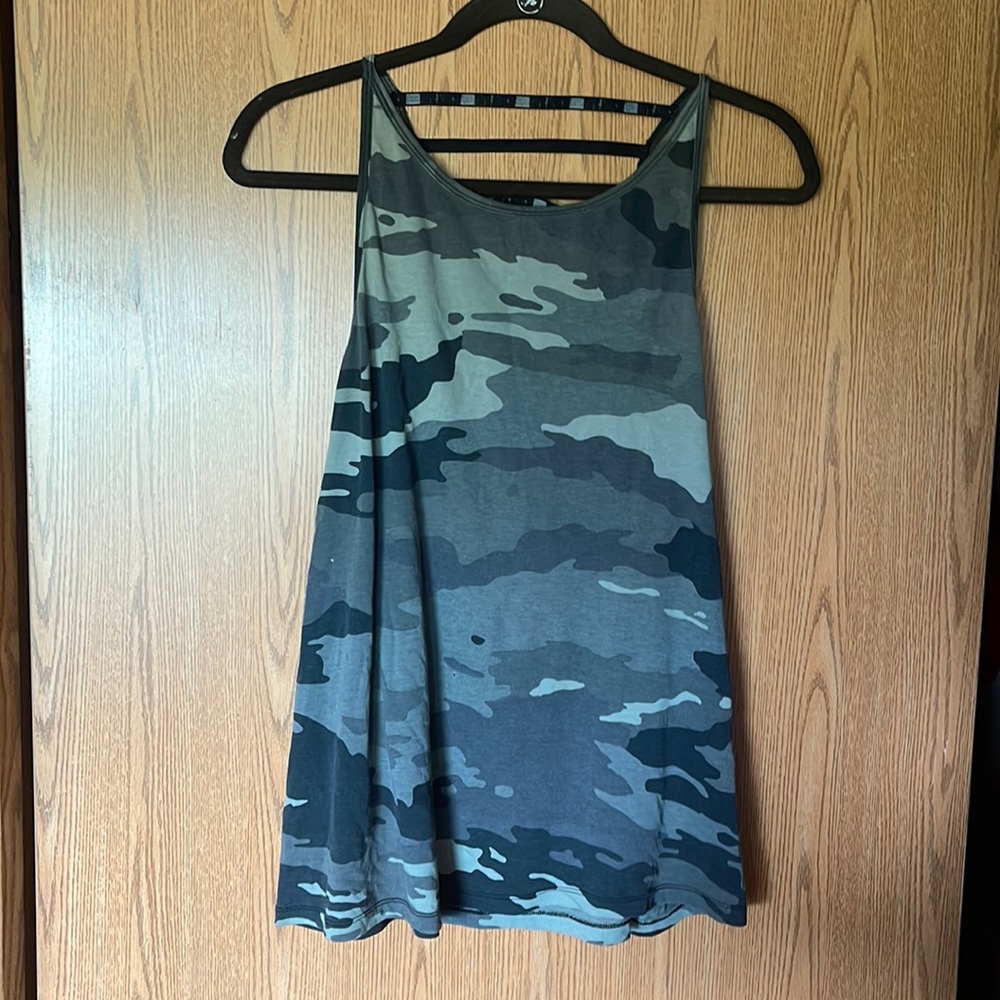 Victoria sport tank top